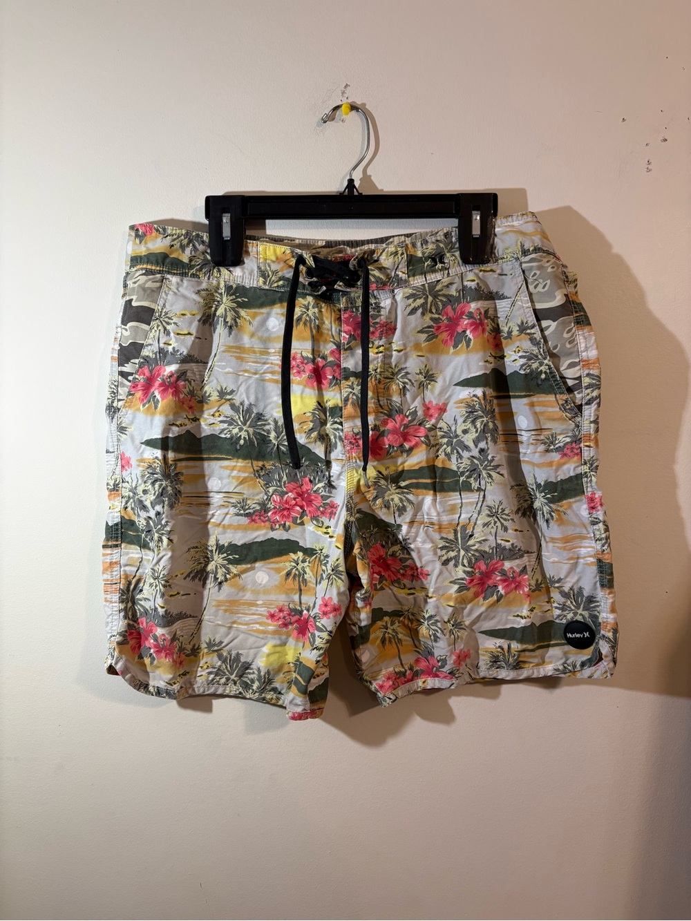 Hurley Men’s Floral Tropical Swim board Shorts White Green Pink Yellow size 36
